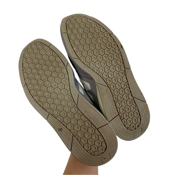 New Balance Revlite 247 Womens 10 Sneakers Shoes Gray White NB Rev Lite EUC Grey - Picture 9 of 11